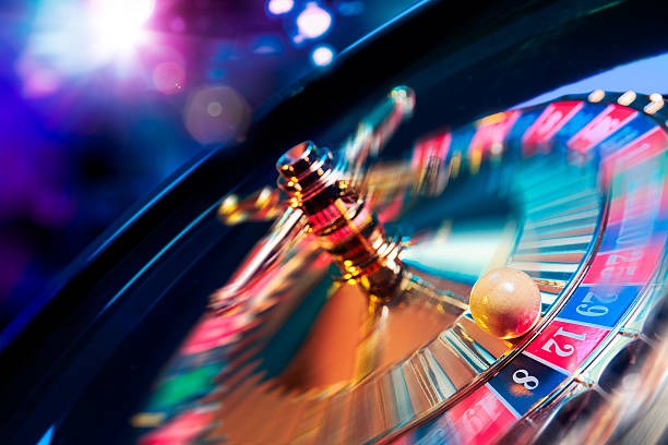 Live dealer rolling Super Sic Bo dice